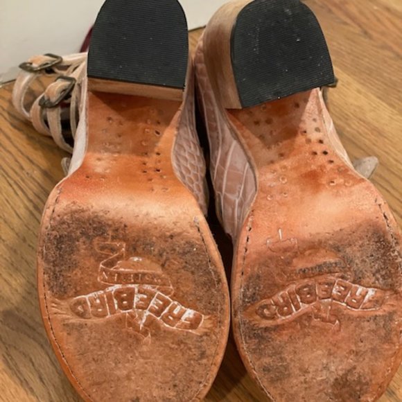 *SOLD* Freebird by Steven Pink Croco Bond - Picture 2 of 3